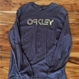 Mens Oakley Black long sleeve with camo graphic, great condition